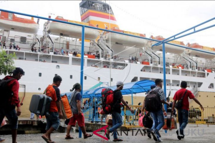 Penumpang di pelabuhan Ambon naik 40 persen