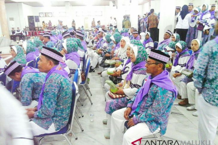 277 Calhaj Maluku berangkat ke embarkasi Makassar