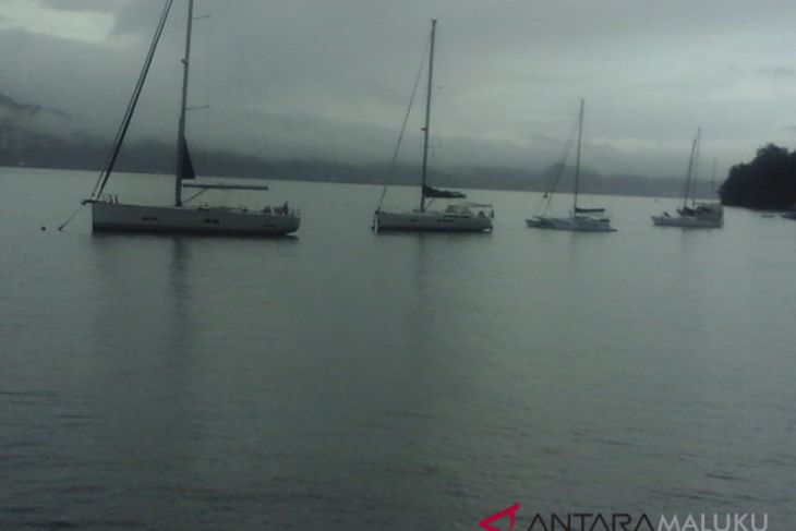 Tiga perahu layar SIDAYR belum masuk finis