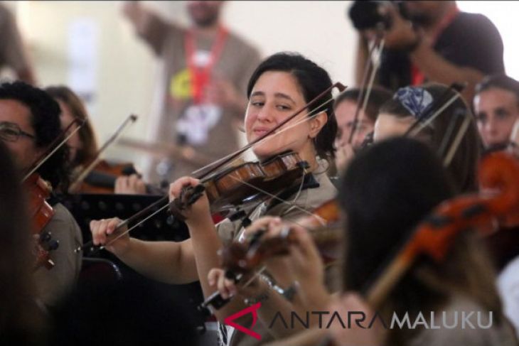 Orkestra Ocas kejutkan warga Ambon