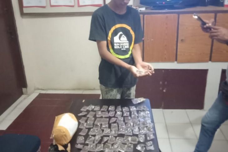 Pelajar penjemput 75 paket ganja diringkus polisi