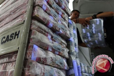 Rupiah Selasa menguat ke Rp13.894