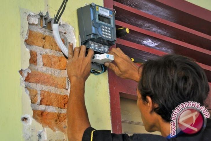 PLN Bangun PLTS di Daerah Terisolir