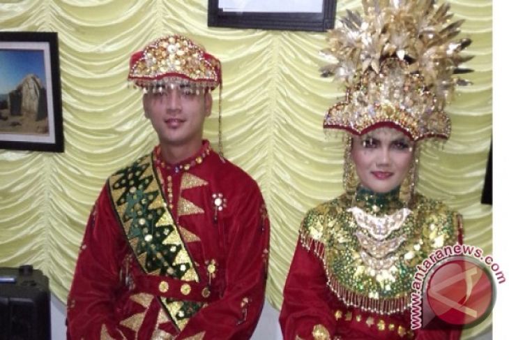 Belitung Timur Wajibkan PNS Berpakaian Adat - ANTARA News ...