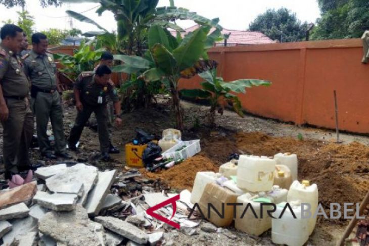 Satpol PP Bangka musnahkan 387 liter arak