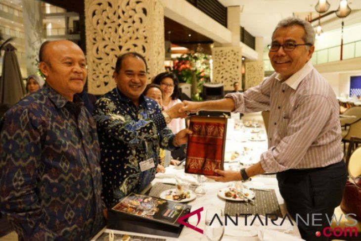 IMF-WB - RI-Malaysia lanjutkan kerja sama pengembangan UKM ukiran kayu