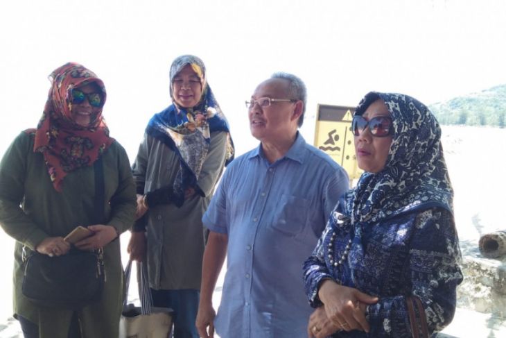 Wisatawan Brunei Darussalam kagumi Pantai Tanjung Pesona Bangka (Video)