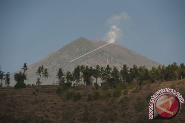 Aktivitas Kegempaan Gunung Agung Menurun
