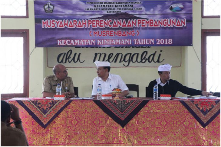 Bupati Bangli minta perbekel perketat pengawasan proyek