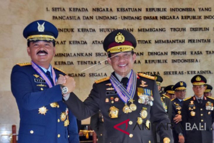 Panglima TNI-Kapolri dianugerahi tanda kehormatan TNI