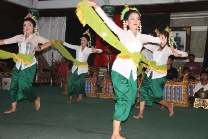 Bupati Tabanan garap tari kreasi baru