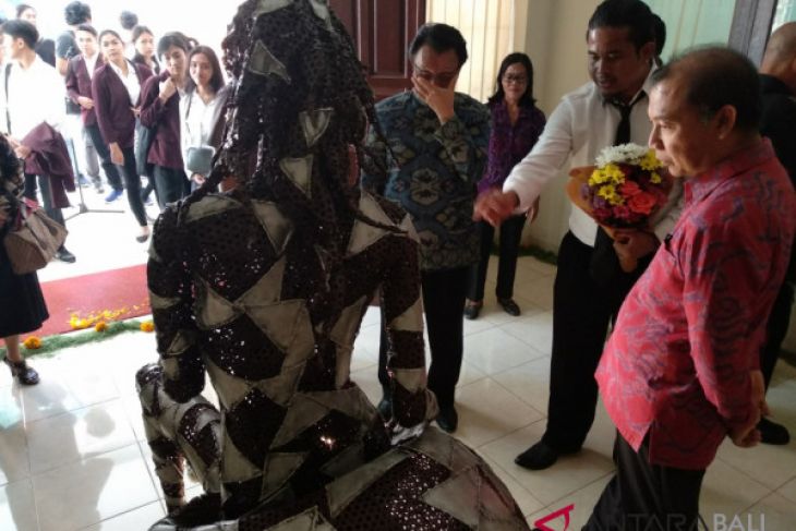 Putrayasa angkat metafora wanita Bali di era modern