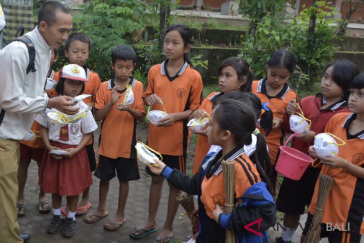 Ditinggal murid mengungsi, sekolah di Karangasem sepi