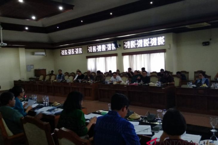 DPRD-Disdik Bali sepakat tambah rombongan belajar