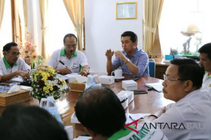 Bupati Klungkung bahas terhentinya pengembangan garam Kusamba