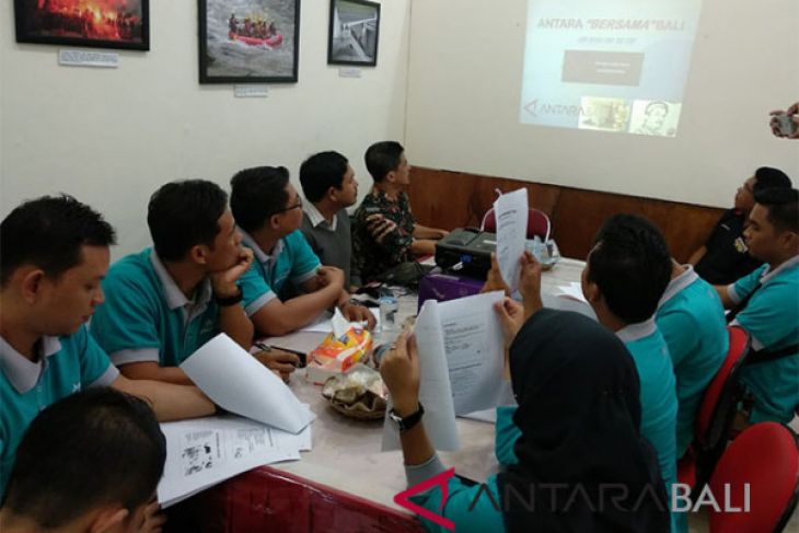 Belasan wartawan-humas DPRD Jambi