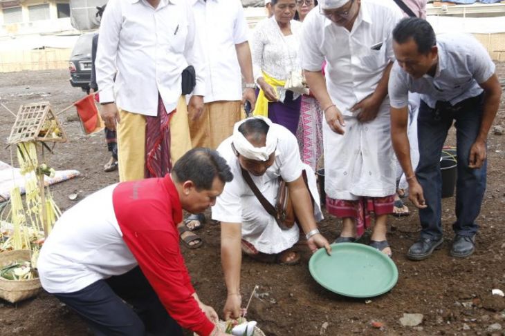 Klungkung bangun pasar tradisional konsep modern