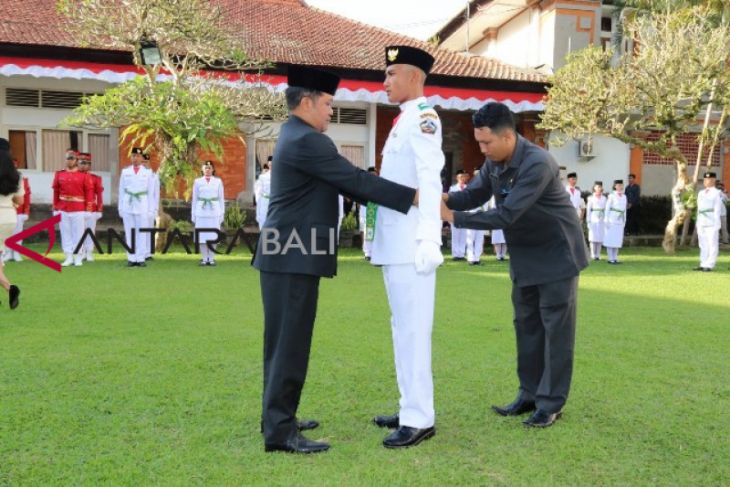 Wabup Sedana Arta kukuhkan paskibraka 2018