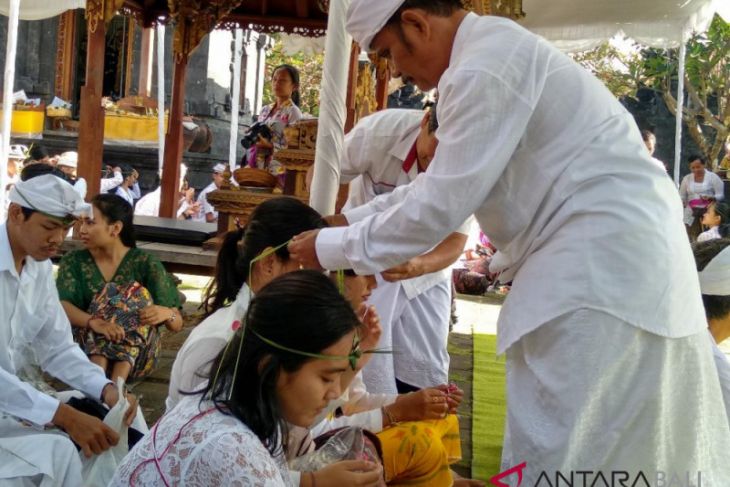 Ratusan mahasiswa Unhi Denpasar ikuti ritual