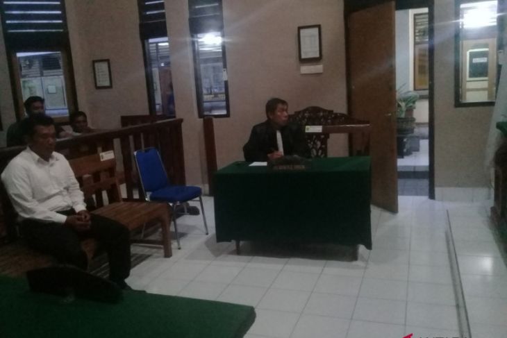 Penyelundup dua kilogram kokain divonis 18 tahun