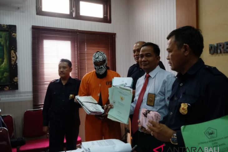 Polda Bali Tahan Koruptor LPD Kapal Rp15,4 miliar