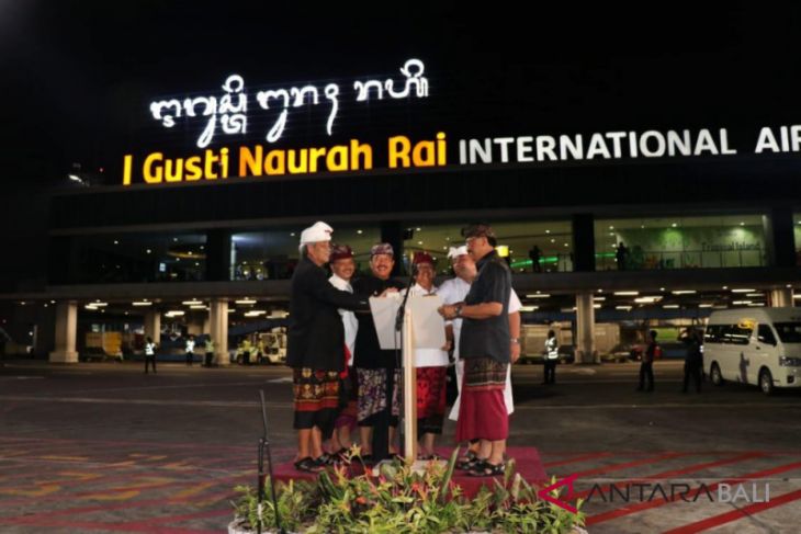Koster resmikan penggunaan aksara Bali di Bandara Ngurah Rai