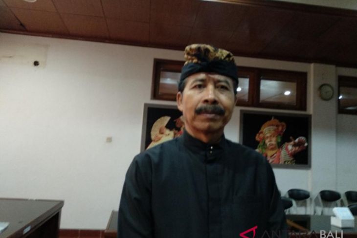 Pura Besakih tempat peresmian penggunaan busana Bali