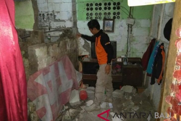 Sejumlah rumah warga Jembrana rusak akibat gempa