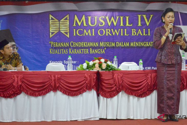 Suastini Koster minta pemuda teladani pahlawan