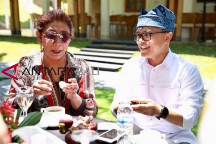 Menteri Susi Terkesan Nikmatnya Durian Pelangi Banyuwangi