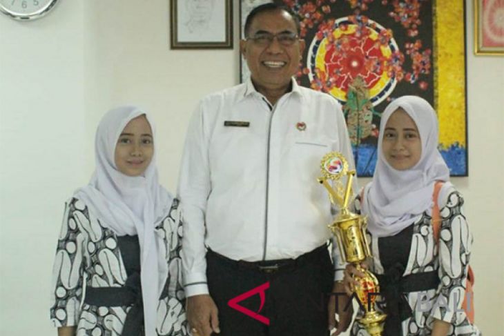 Mahasiswa kembar Undiksha raih juara bersamaan