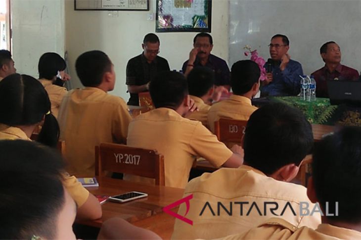 Undiksha sosialisasikan penerimaan mahasiswa baru di Amlapura