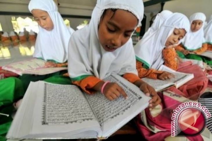 Sekda Himbau Keluarga Terapkan Ajaran Agama