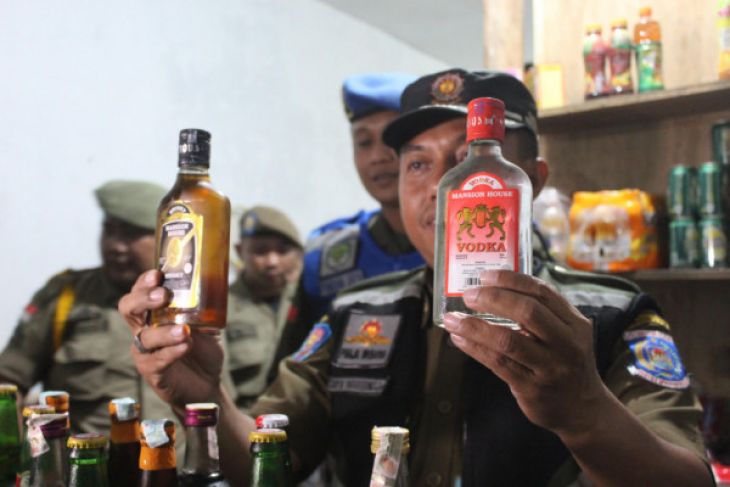 Satpol PP Merazia Penjual Minuman Keras