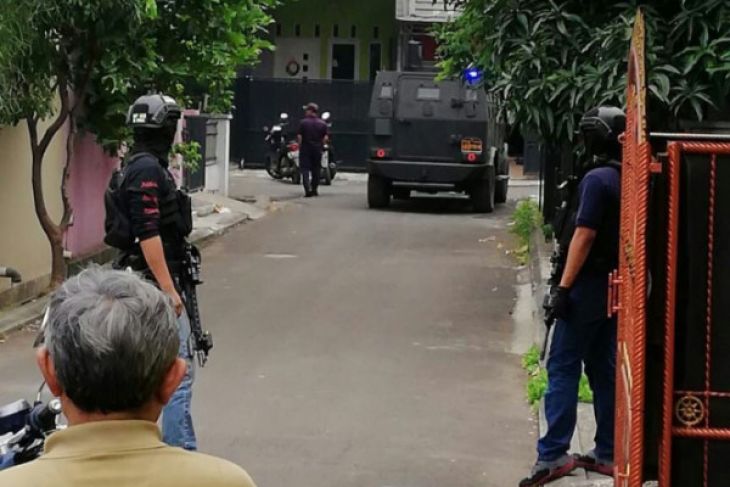 Terduga Teroris Tangerang Berprofesi Sebagai Tukang Jahit