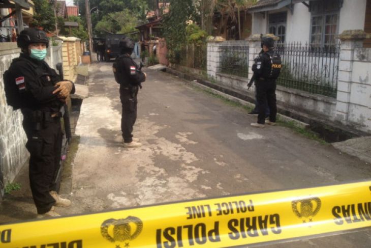 Dua Terduga Teroris Ditangkap Saat Kendarai Motor