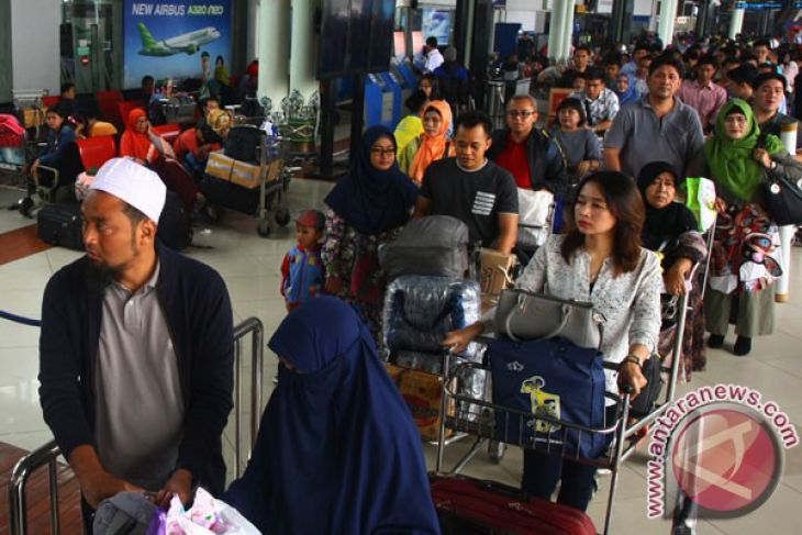 Arus Balik - Penumpang Bandara Soetta Tiga Hari Lebaran Meningkat