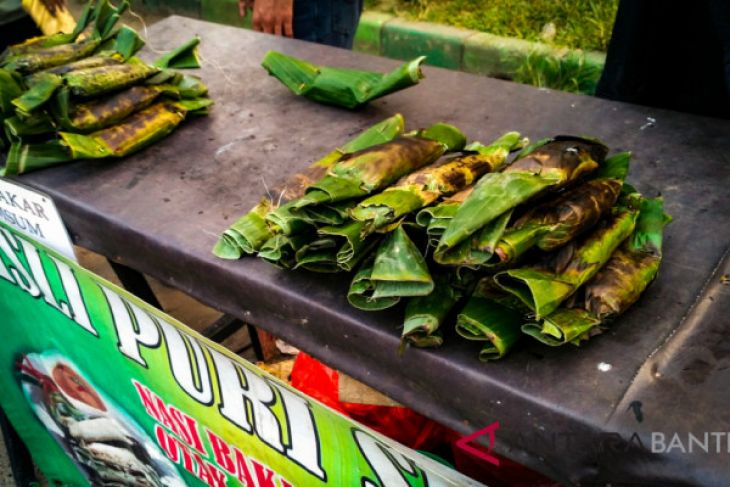 Jualan Daun Pisang Meningkat Selama Ramadhan