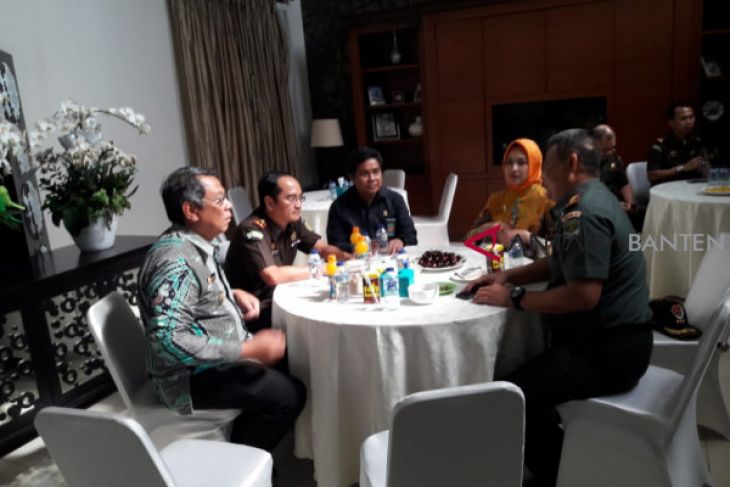 Ribuan Warga Sambangi