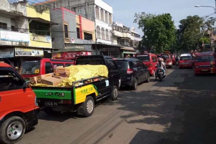 Arus Mudik - Ruas Jalan Di Lebak Dipadati Kendaraan Pemudik