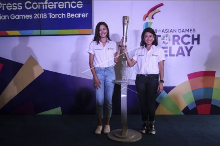 Mikha Ajak Masyarakat Palembang Abadikan Momen-momen Kirab Obor