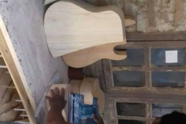Kerajinan Gitar Asal Lebak Banyak Diminati
