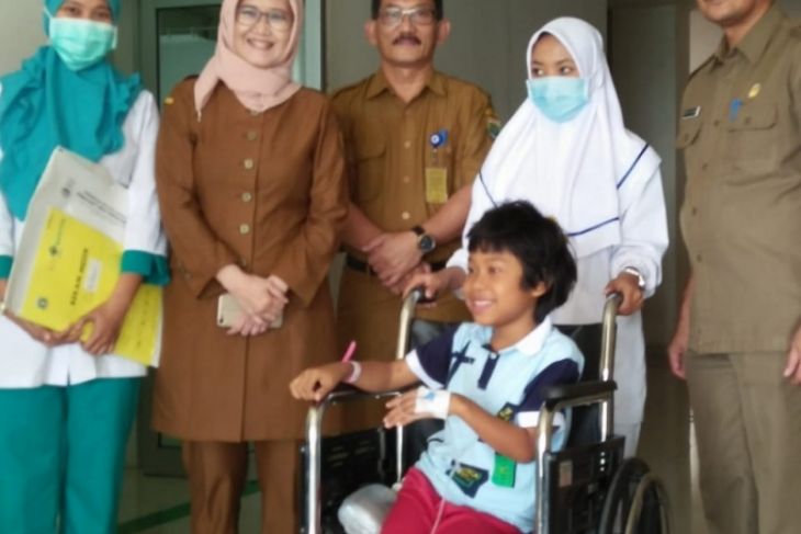 PEMPROV BANTEN BANTU OPERASI SAROH PENDERITA TUMOR