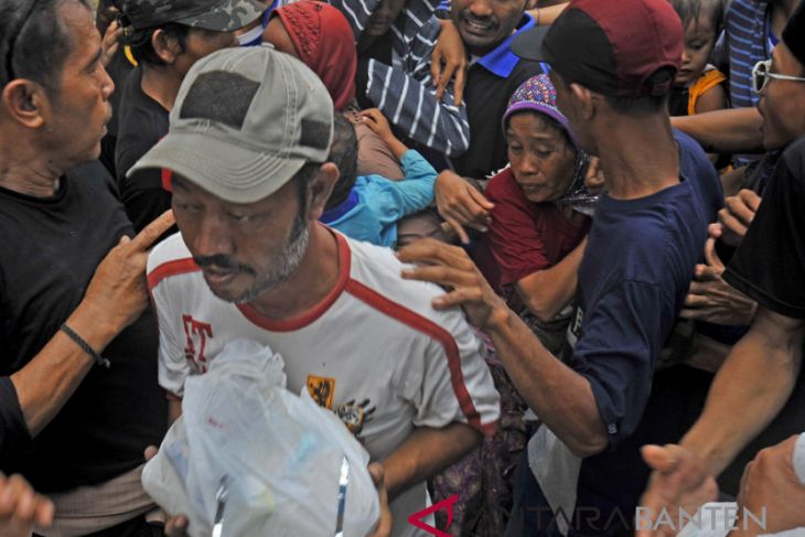 PEMBAGIAN SEDEKAH MULUD