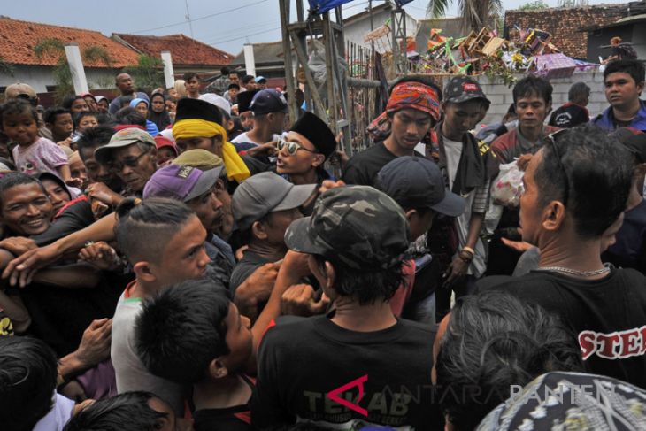 PEMBAGIAN SEDEKAH MULUD