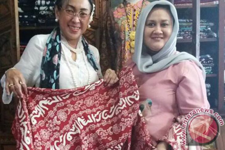 Kesetiaan Trisna Anggraini Pada Besurek