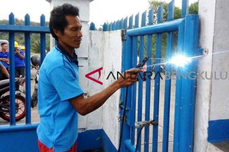 Merasa di-PHP, warga Bengkulu Selatan segel pabrik sawit