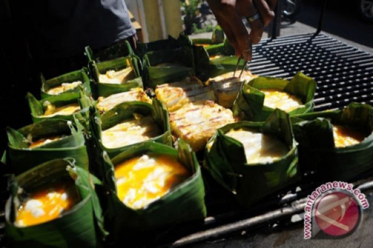 Pempek lenggang terbesar cetak rekor MURI