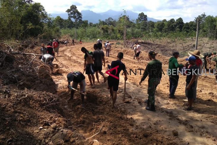 Pembukaan jalan baru tingkatkan pendapatan petani