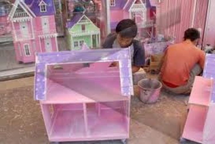 Pengrajin Rumah  Barbie  Minim Bantuan Pemerintah ANTARA 